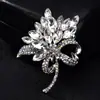 Broche de perla de ambiente de moda nuevo para mujer, aleación, flor, animal, prendedor, broche de diamante, hebilla para pañuelo de seda, joyería al por mayor