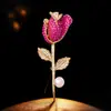 Broche de rosa de alta resistencia, tallo de flor completamente de diamantes con perlas de agua dulce, regalo navideño para mujeres, broche decorativo para abrigo
