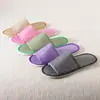 Pantuflas desechables de hotel, algodón y lino transpirables, antideslizantes, disponibles en varios colores, engrosadas para uso en hoteles, casas de huéspedes y para fines de hostelería, con opciones de logotipo para venta al por mayor