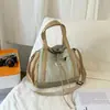 Bolso Cruzado para Mujer 2025 Nuevo Bolso Cubo de Deportes de Montaña Versátil Bolso de Hombro para Exteriores y Senderismo para Estudiantes Varones Moderno