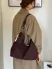 Bolso de mano exquisito de gran capacidad retro europeo y americano, nuevo bolso tipo cubo de un solo hombro para axila para mujer de otoño e invierno
