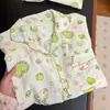Pijama com Estampa Integral Menina Gatinho Maçã Verde Conjunto Cardigan Lapela Manga Longa Calça Longa Roupa de Casa para Estudantes Primavera e Outono