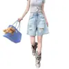Shorts jeans feminino com cintura parcialmente elástica e detalhes rasgados, novo estilo de verão 2026, moderno, modelagem solta, emagrecedor, perna reta, perna larga