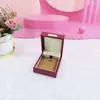 Caja de Joyería de Cuero PU en Ángulo Recto Etiqueta Dorada con Bordes Gruesos para Anillos, Collares, Pulseras y Empaque de Joyería de Moda