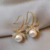 Pendientes de Perla Estilo Francés para Mujer, Lujo Ligero y Diseño Elegante, Pendientes de Diseño Único, Accesorios Estilo Vacaciones, Sensación de Gama Alta Única