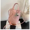 Bolsa Pequena Bucket para Mulheres Verão 2025 Nova Moda Bolsa Transversal Tote Versátil para o Dia a Dia Bolsa de Mão ou Ombro