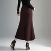 Falda negra para mujer de talla grande, nuevo estilo otoño 2026, diseño de cintura alta, falda de sirena de moda nicho, falda de longitud media moderna