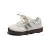 Zapatillas de entrenamiento estilo coreano con lunares, marca alemana, para niñas, nueva colección primavera/otoño 2026, zapatillas blancas con cordones y suela plana, zapatos casuales versátiles para estudiantes