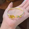 Pulsera de Diseño Floral con Loto Dorado y Rosa, Estilo Chino, Diseño Único y Distintivo, Elegante, Lujo Ligero, Moderna, Sensación de Alta Gama