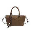 Nuevo Bolso de Mano Retro Plegado de Gama Alta para Mujer, Bolso Cruzado Versátil Casual para el Día a Día, Bolso de Hombro de Moda con Colgante
