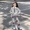 Conjunto de Sudadera con Capucha tipo Polo Versátil Individual para Chicas Dulces y Geniales con Jeans y Lazo Dulce Lindo