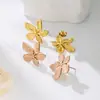 Estilo Ins europeo y americano diseño de nicho pendientes de pétalo tridimensional retro temperamento venta al por mayor pendientes de oro de 18k regalo de Año Nuevo