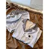 Pijama de Seda Helada de Lujo con Estampado de Leopardo Azul para Mujer 2026 Nuevo Estilo Dulce y Elegante de Manga Corta con Shorts Ropa de Casa para Niñas que se Puede Usar Afuera
