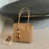 Nova Bolsa de Ombro/Axila Retrô de Grande Capacidade Outono 2026 Bolsa Tote de Mão Moda Personalizada de Alto Valor Cor Sólida