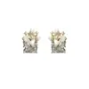 Brincos Quadrados de Diamante Florais da Moda com Design Exquisito, Gentis e Elegantes, Brincos de Luxo Leve com um Toque de Alta Qualidade, Acessórios de Orelha Doces e Modernos no Estilo Ins
