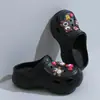 Zapatos perforados de suela gruesa para mujer, para uso exterior en verano, nuevo estilo 2026, esenciales para vestido de novia, tacones con plataforma que aumentan la altura, sandalias de playa, pantuflas