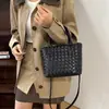 Bolso de Mano Estilo Coreano de Moda Transfronterizo Tipo Cubo para Mujer, Nuevo Bolso de Hombro con Patrón Tejido Primavera 2026, Bolso Cruzado de Gama Alta