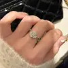 Nuevo Anillo de Huevo de Paloma Corona de Lujo para Fiesta para Mujeres, Lujo Ligero Exquisito Ins Fresco Dulce Versátil Joyería al por Mayor