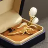Novo broche de flores de alta qualidade para mulheres, elegante, atmosférico, corsage, leve, nicho de luxo, design de alta qualidade, acessórios para terno