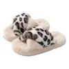 Nuevas pantuflas peludas de estampado de leopardo para mujer, nuevo modelo 2026, pantuflas de algodón con suela gruesa, antibacterianas y resistentes al olor, para el hogar en interiores, para otoño