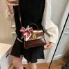 Bolso retro muy elegante para mujer, nueva moda primavera 2026, bolso pequeño simple de hombro cruzado