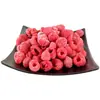 Mezcla de frutas congeladas: fresas, mango, frambuesas, bayas de mirto, fruta fresca congelada rápida refrigerada, ingredientes para ensalada de frutas