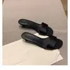 Versión de Piel de Oveja del Mismo Estilo que las Pantuflas Sexy de Tacón Kitten de Punta Abierta de Mamá Uva para Mujer, Adecuadas para Usar al Aire Libre y para Ir al Trabajo, Sandalias de Tacón Bajo