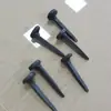 Clavos de ferrocarril hechos a mano para minería son fáciles de instalar, tienen una fuerte resiliencia general y no son propensos a aflojarse ni a desplazarse.