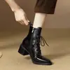 Botines de tobillo nuevos estilo británico 2026, puntera fina, versátiles, con cordones, forrados de felpa, tacón alto grueso, estilo retro francés Martin boots para mujer