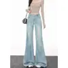 Calça jeans flare azul claro de cintura baixa para mulheres, novo design moderno, não gruda no corpo, com caimento fluido, versátil e modeladora, calça comprida