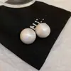 Brincos Stud Geométricos em Prata de Lei com Formato de C Transfronteiriços, Brincos Minimalistas de Metal de Estilo Nicho, Brincos da Moda de Luxo Leve de Alta Qualidade