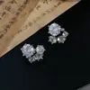 Pendientes Plateados con Incrustaciones Geométricas de Zircón, Aguja de Plata, Moda Tendencia, Lujo Ligero, Nicho, Diseño de Alta Gama, Joyería Versátil para Mujer