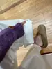 Jeans de trabajo blancos de tiro alto y pierna ancha, adelgazantes y versátiles, con un diseño de pierna curva, perfectos para un look moderno de estilo coreano, y favorecedores para figuras con forma de pera