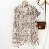 Novo Lenço de Seda com Fivela e Estampa Floral para Mulheres, para Viagem, Passeio, Xale para Fotografia, Lenço Elegante Versátil para Ambiente com Ar Condicionado