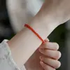 Pulseira de Ágata Vermelha Natural Feminina Calcedônia Pedra Vermelha Pulseira de Mão Corda Vermelha Ano Novo Atmosfera Festiva Pequena e Moderna