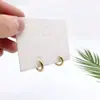 Zhen Lu decoración hogar Europa y Estados Unidos Nuevo temperamento viento frío geométrico redondo pequeño pendiente oreja aretes letras doradas hebilla oreja mujeres