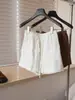 Shorts de linho de cintura alta com cordão, textura relaxada e casual, versátil e ótimo para alongar as pernas, amigável para tipos de corpo pera.