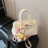 Bolso Kelly de Mano de Alta Gama 2025 Primavera Nuevo Estilo Bolso de Hombro a la Moda Estilo Coreano Bandolera Platino
