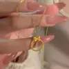 Collar de Trébol de Cuatro Hojas Hueco Cepillado Dorado Nuevo 2026 Vintage de Alta Gama Acero de Titanio Cadena para Clavícula que No se Desvanece Personalizable