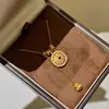 Collar Colgante Brújula Dorada Estilo Francés Lujo Ligero Retro, Cadena para Clavícula Elegante Versátil Estilo Chino Nuevo Otoño e Invierno