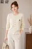 Suéter Cárdigan Bordado Yifei Twist Ocho Ositos 6388 Elegante Reductor de Edad Manga Larga Cuello Redondo Versátil Adelgazante Capa Base