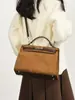 Bolsa de Mão Patchwork com Textura de Camurça Outono Inverno 2026 Nova Feminina Estilo Coreano Vintage Ombro Único Transversal Bolsa Platina