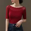 Nueva Camiseta Roja de Manga Media para Mujer Primavera y Otoño 2026, Hombros Descubiertos Ajustada, Top de Malla de Manga Tres Cuartos de Alta Gama