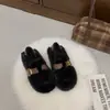 Sapatos Mary Jane de pelúcia estilo francês 2026, sapatos peludos de sola macia para outono/inverno, novos sapatos slip-on femininos para uso externo