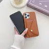 Porta-Cartões e Capa de Celular Famosos na Internet com Padrão de Lichia para Apple 16/17 Pro, Capa de Celular Lisa da Moda para 16 Pro Max