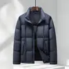 Jaqueta de Penas Masculina 2026 Outono/Inverno Gola Alta Versão com Zíper Padrão Nacional 90% Penas de Pato Branco Jovem Casual Quente Casaco de Penas