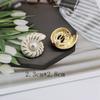 Suministro de Fábrica Pendientes de Perla Espiral Blancos Pendientes Esmaltados Blancos Pendientes de Moda Elegantes Clips para Orejas Pendientes de Comercio Exterior