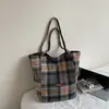 Bolsa de Ombro Xadrez de Lã Outono e Inverno Ins Retro Xadrez Britânico Bolsa de Lona Grande Capacidade Bolsa Tote para o Dia a Dia para Mulheres