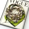 Novo Lenço Quadrado de Outono e Inverno com Fivela Magnética Lenço de Algodão de Seda Estampado para Mulheres Lenço Triangular Lenço de Seda Fashionável Versátil