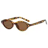 Nuevas Gafas de Sol Ovaladas de Moda con Remaches, Gafas de Sol Estilo Retro Europeo y Americano para Mujer, Lentes Modernas Casuales para Vacaciones